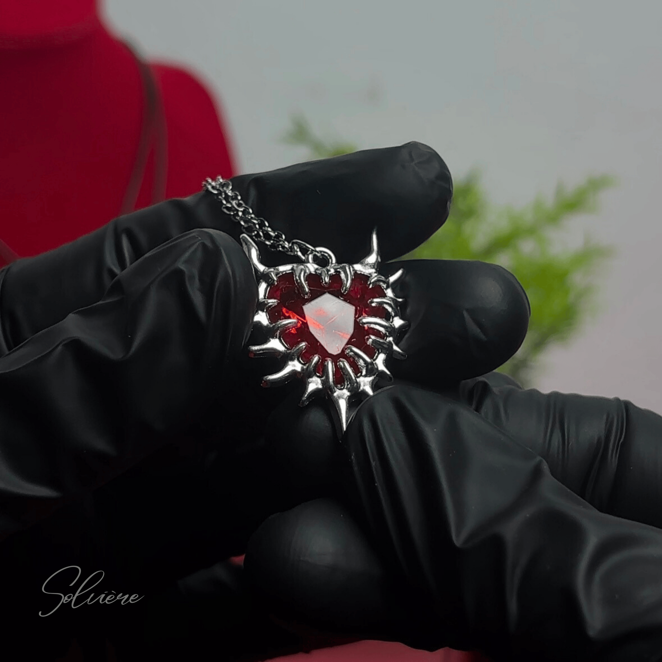 THORNBOUND AFFECTION PENDANT